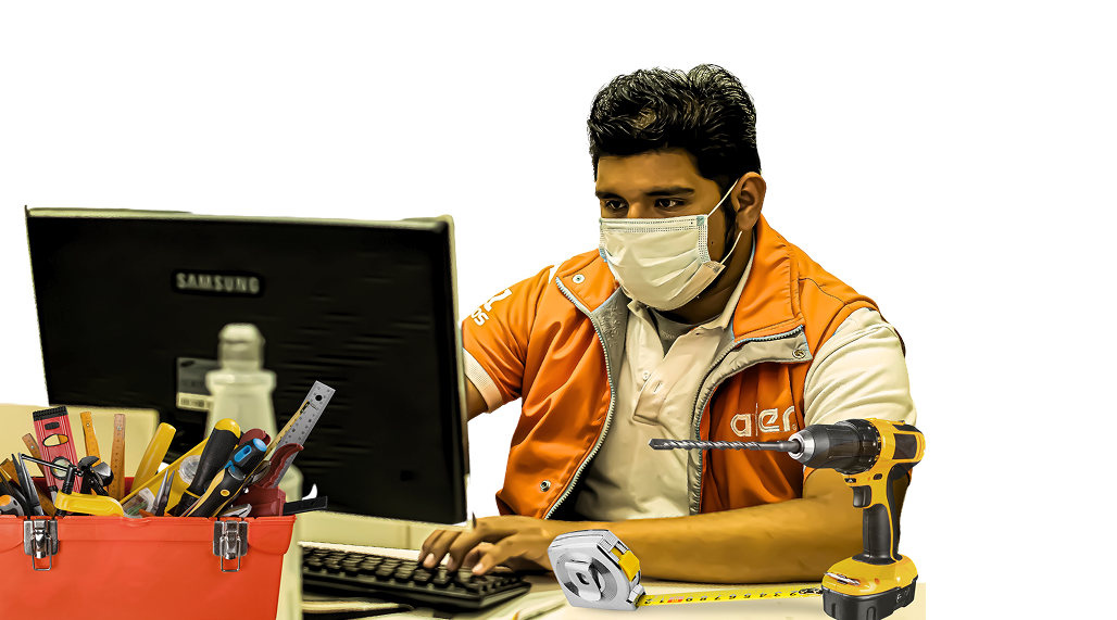 Tecnico de Afer Bolivia trabajando en soporte postventa